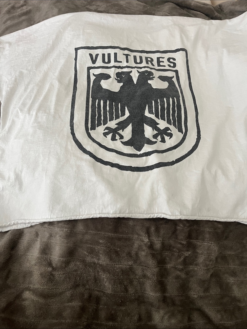YEEZY VULTURES TEE SIZE 3
